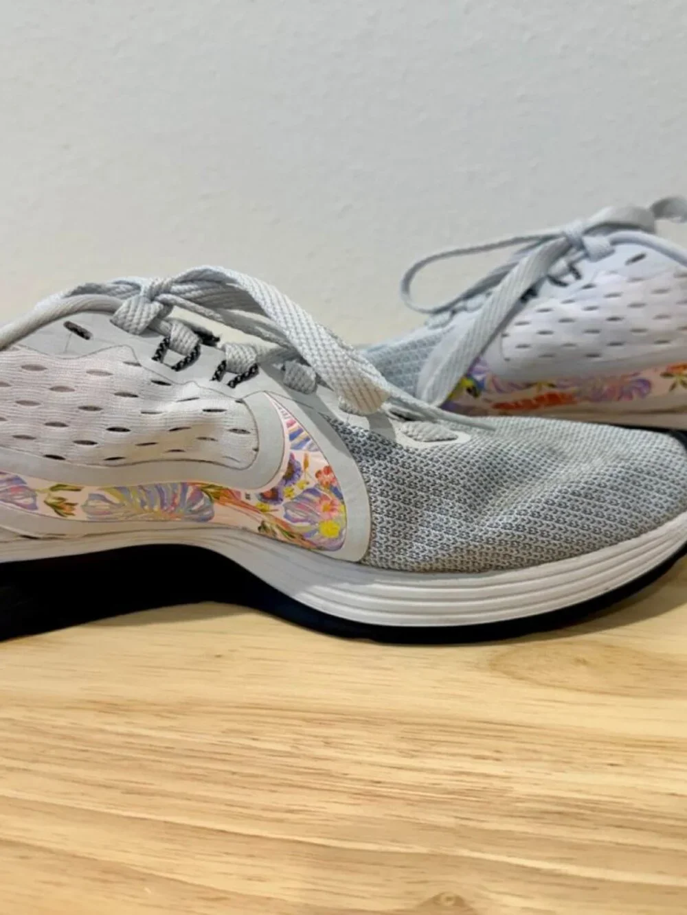 Nike Zoom Strike Floral Swoosh Women's 7.5